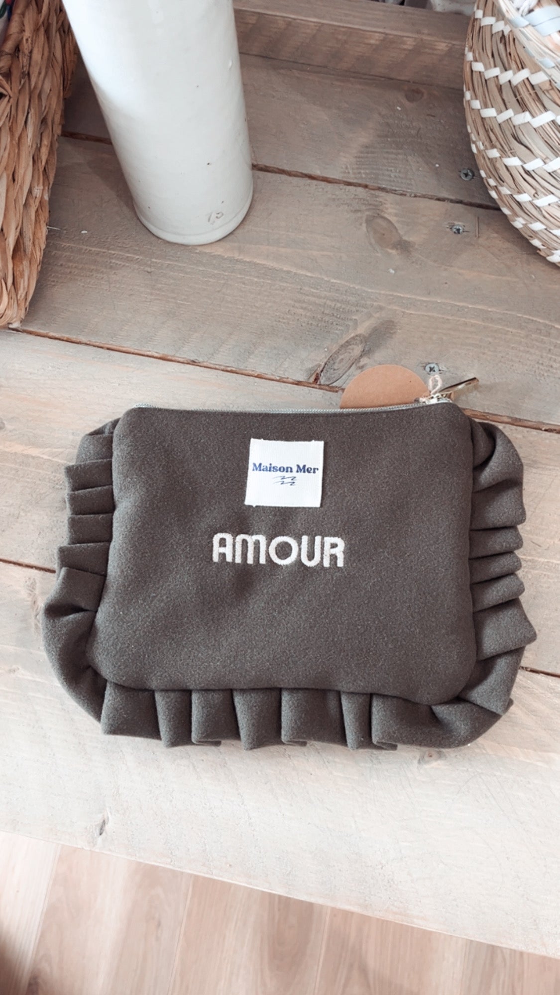 Pochette à volants