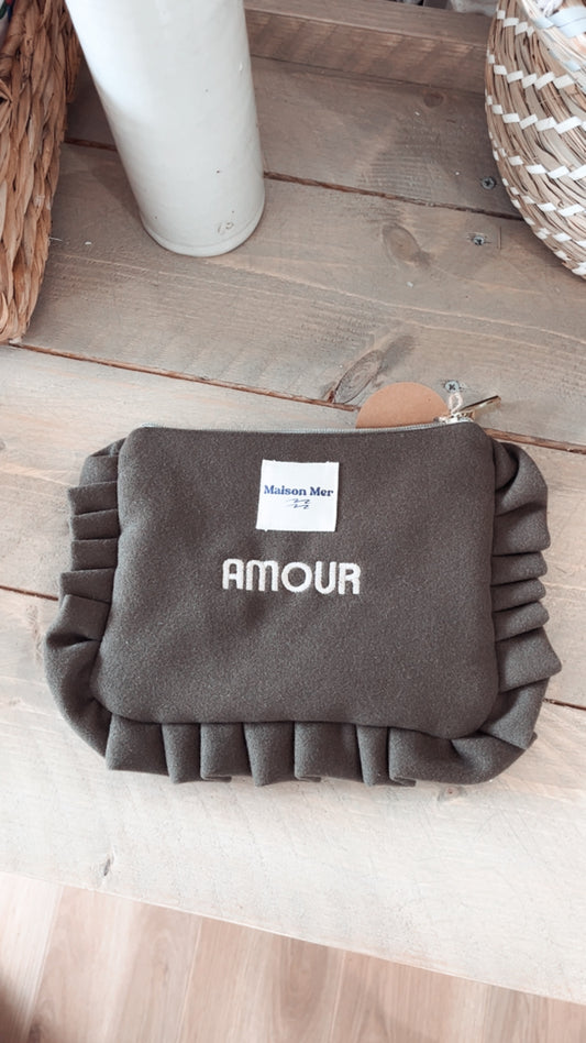 Pochette à volants