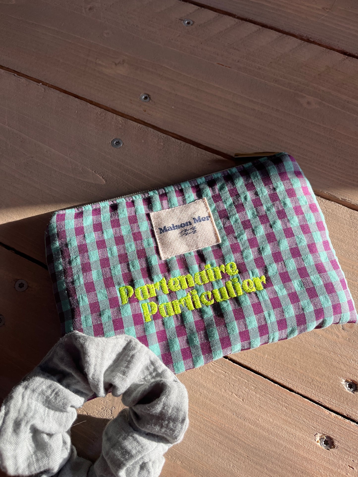 Pochette brodée "partenaire particulier"
