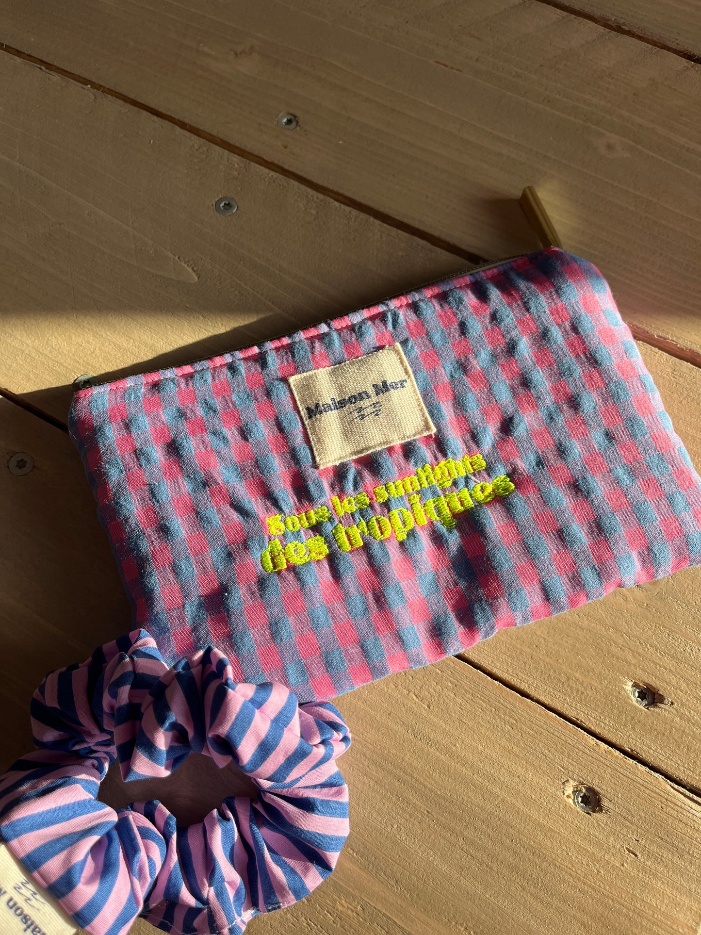 Pochette brodée "sunlights de tropiques"