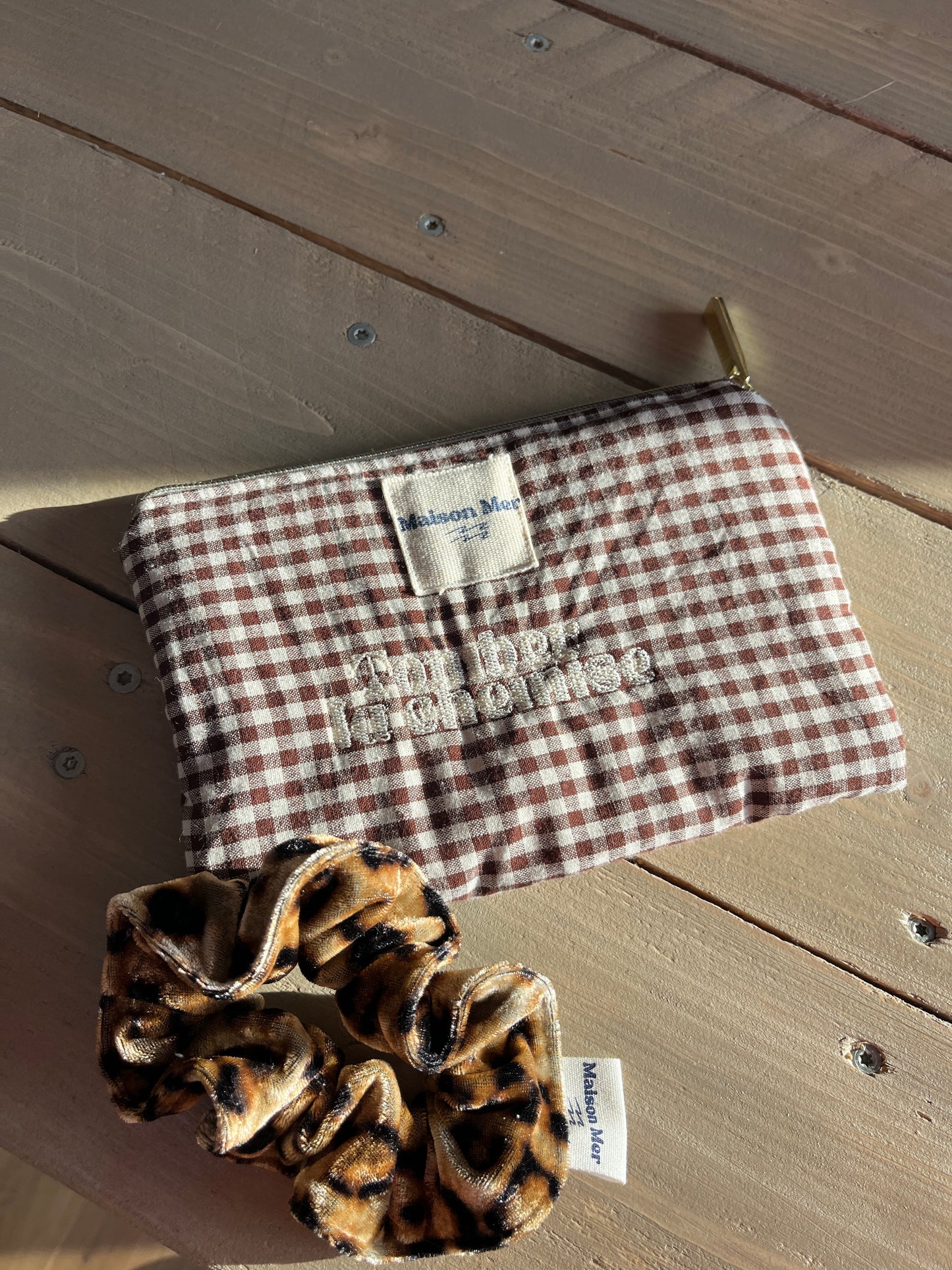 Pochette brodée " tomber la chemise"