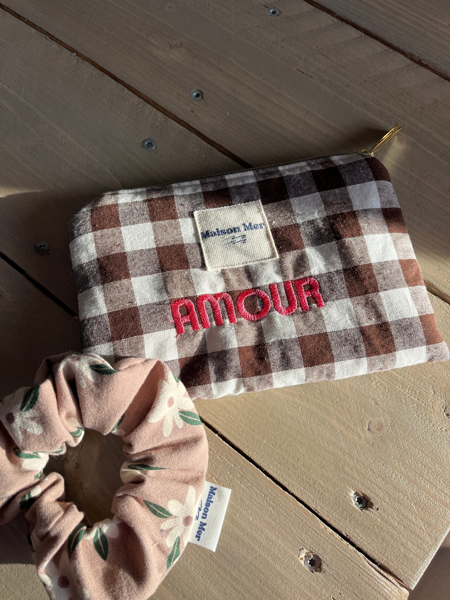 Pochette brodée "amour"